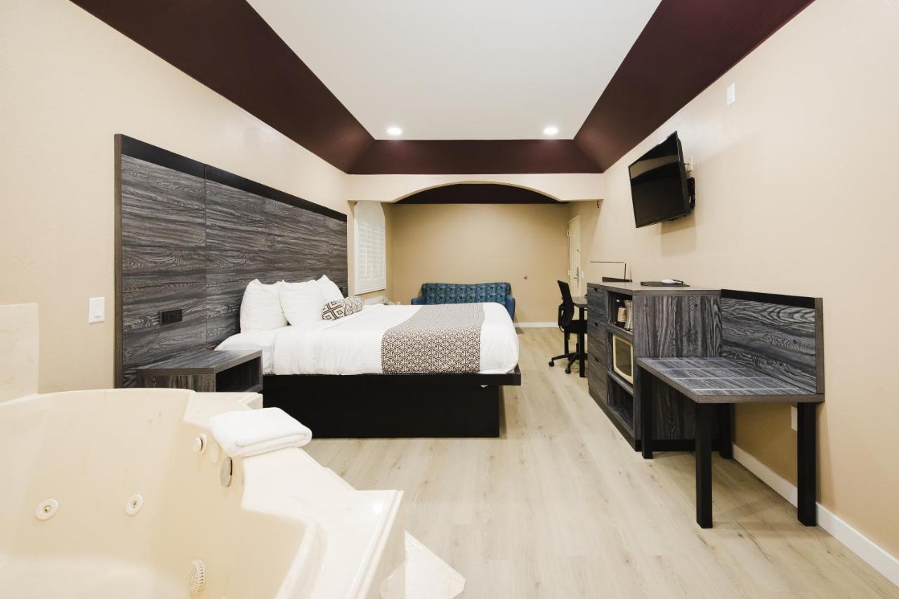 Hotel Sapphire & *
